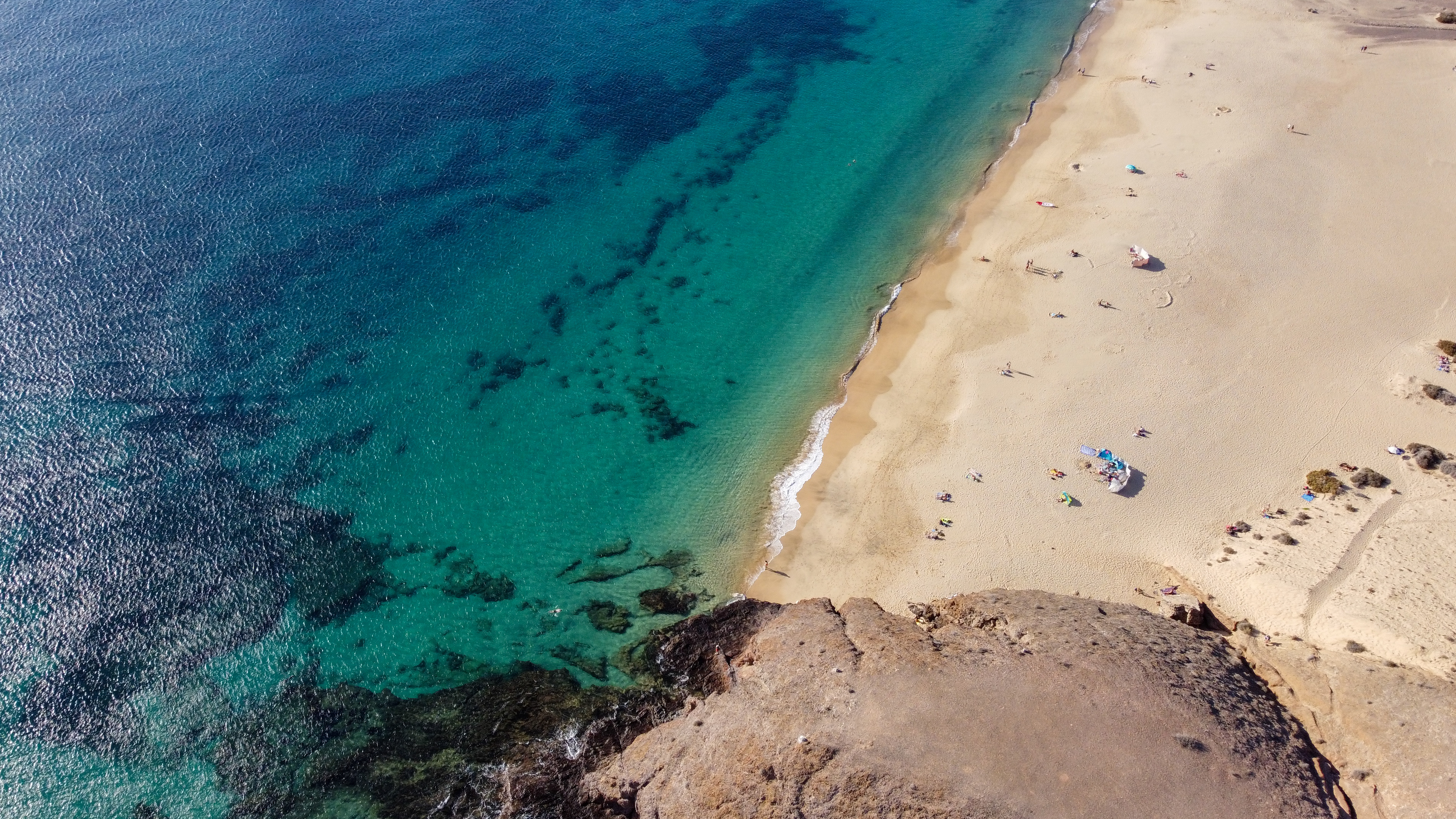 Otok vulkanov in peščenih plaž