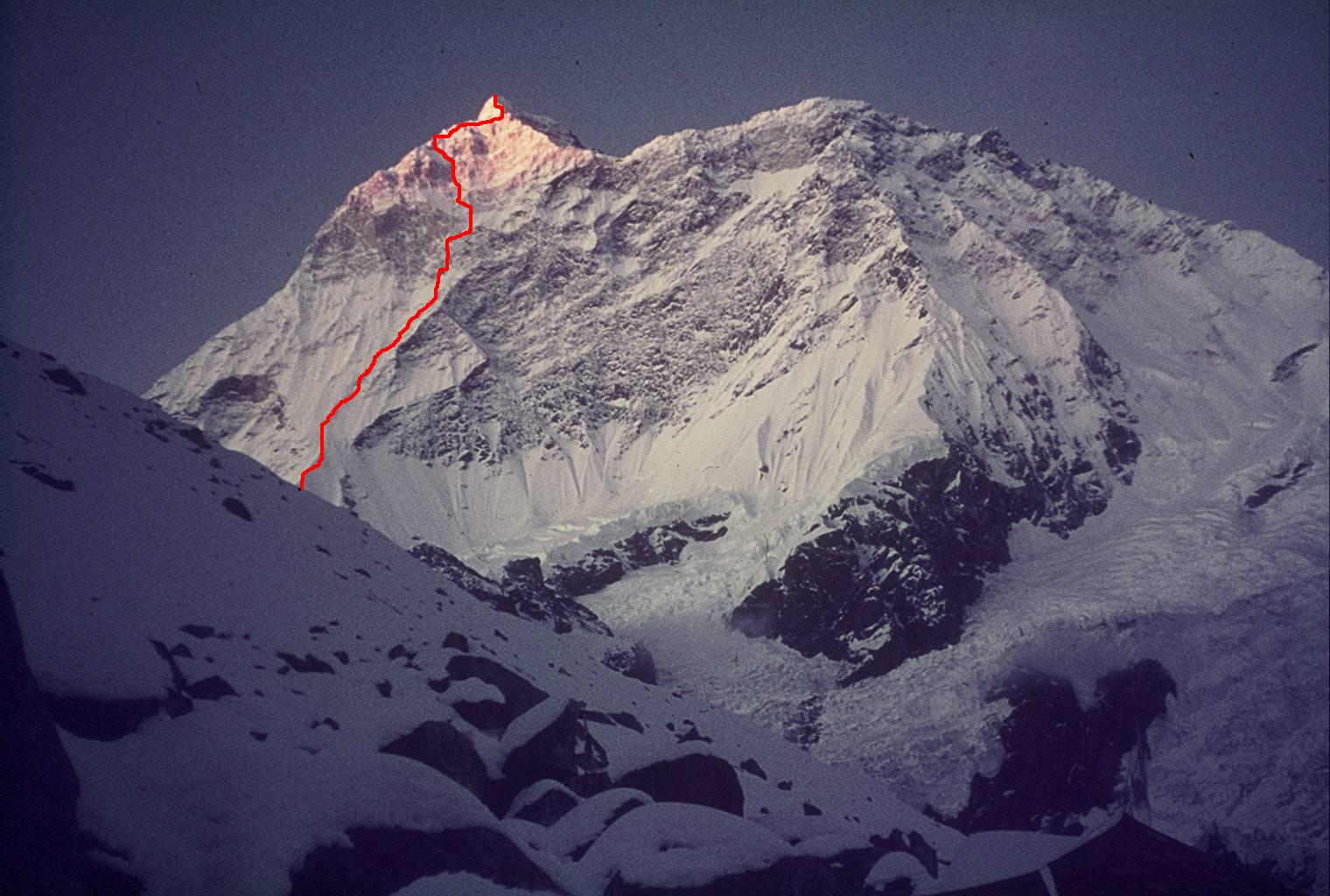 Makalu 8463m z vrisano prvenstveno smerjo v južni steni