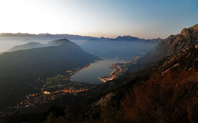 Večerna vožnja na vrh Lovčena